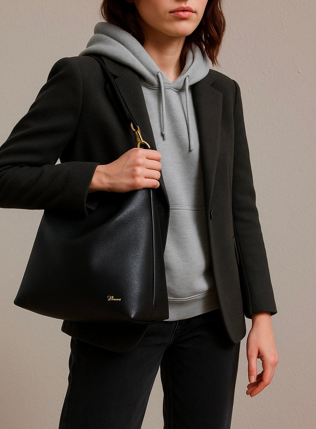 ΤΣΑΝΤΑ ΩΜΟΥ  STREET STYLE